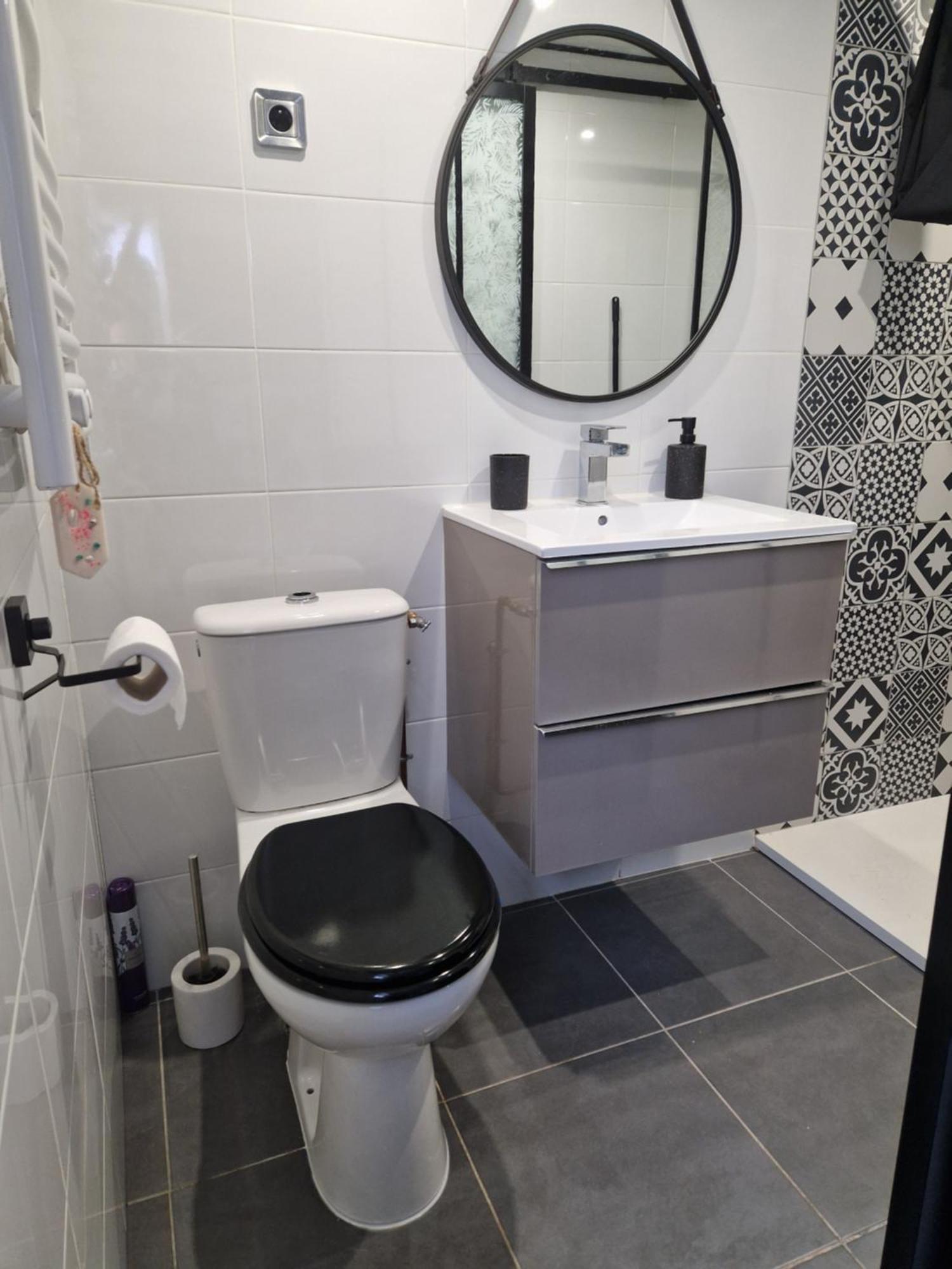 Maisonnette A 200m De La Avec Parking Gratuit Et Terrasse Apartment