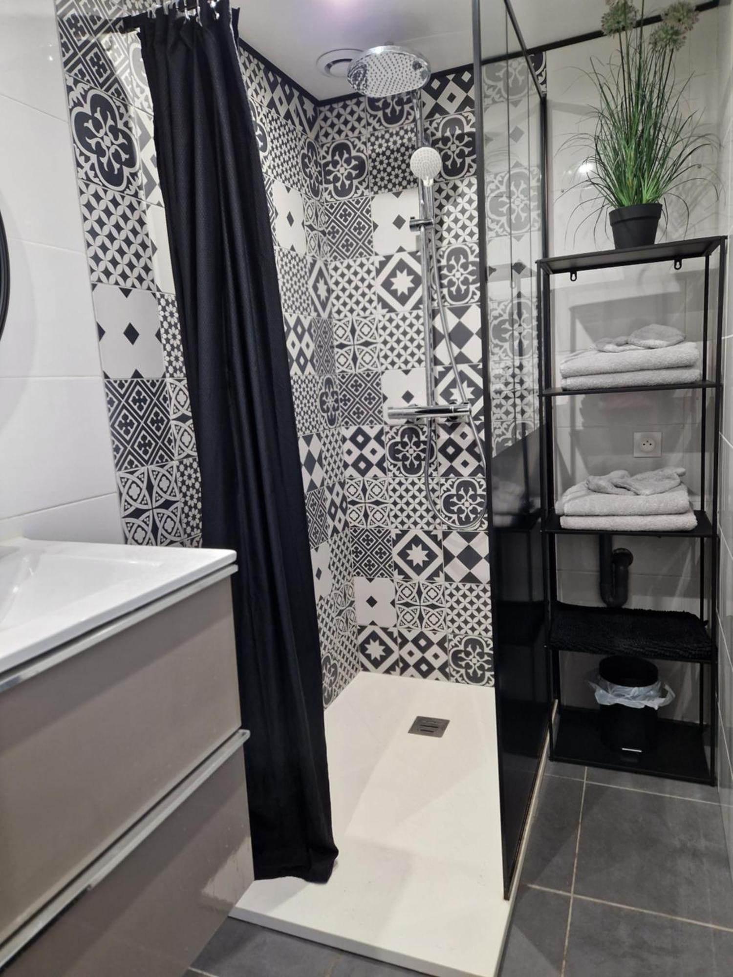 Maisonnette A 200m De La Avec Parking Gratuit Et Terrasse