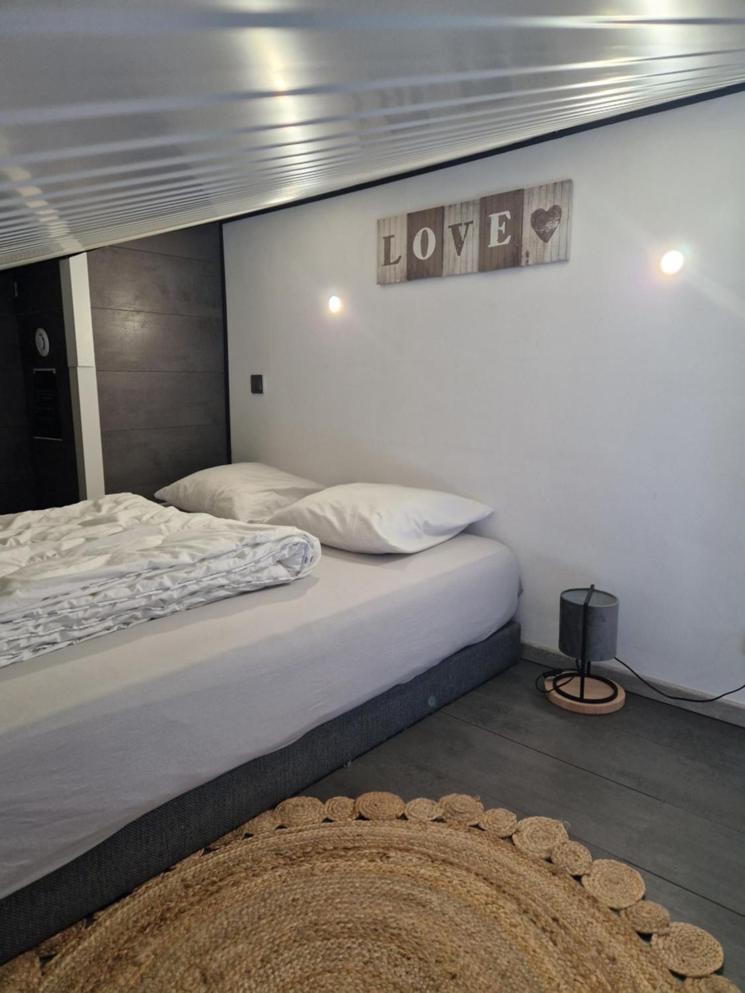 Maisonnette A 200m De La Avec Parking Gratuit Et Terrasse