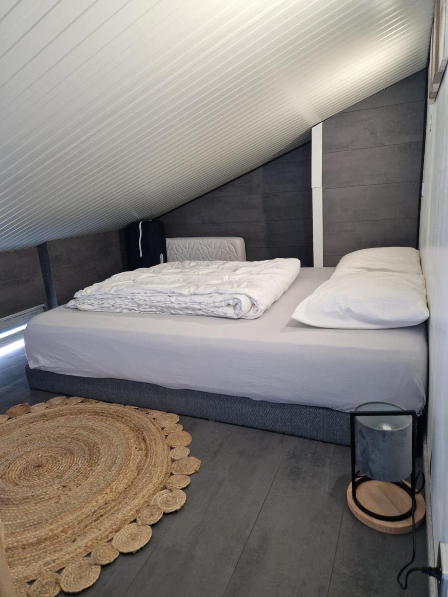 Maisonnette A 200m De La Avec Parking Gratuit Et Terrasse Apartment