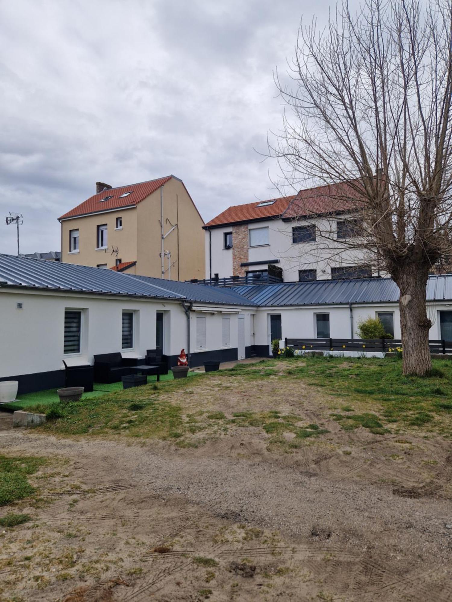 Maisonnette A 200m De La Avec Parking Gratuit Et Terrasse * Berck