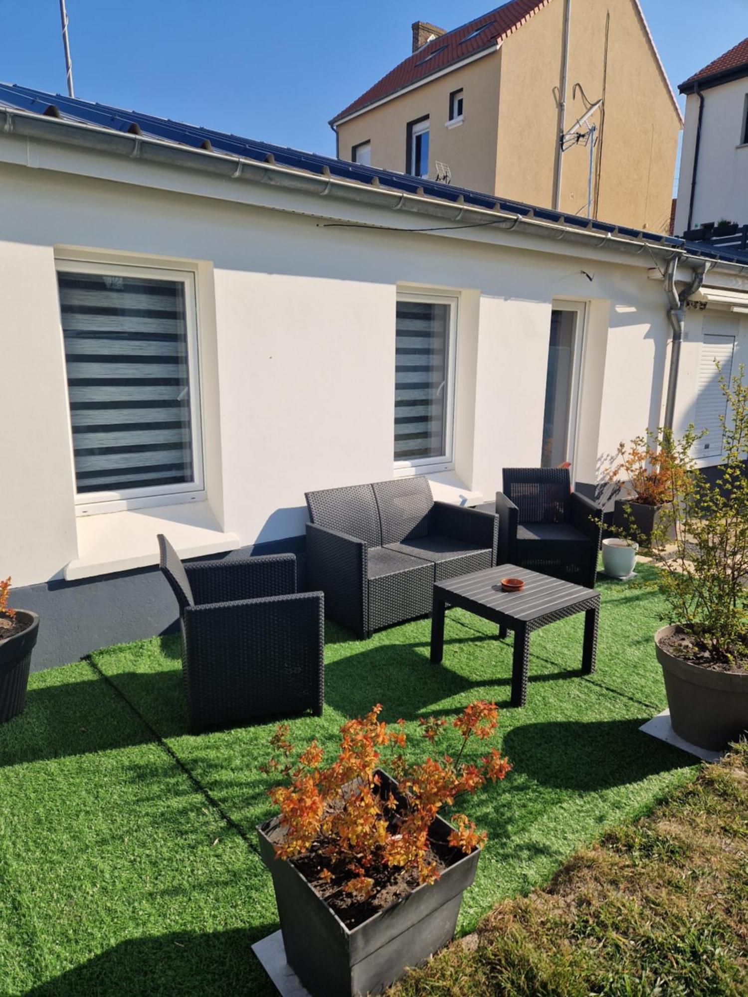 Maisonnette A 200m De La Avec Parking Gratuit Et Terrasse Apartment *